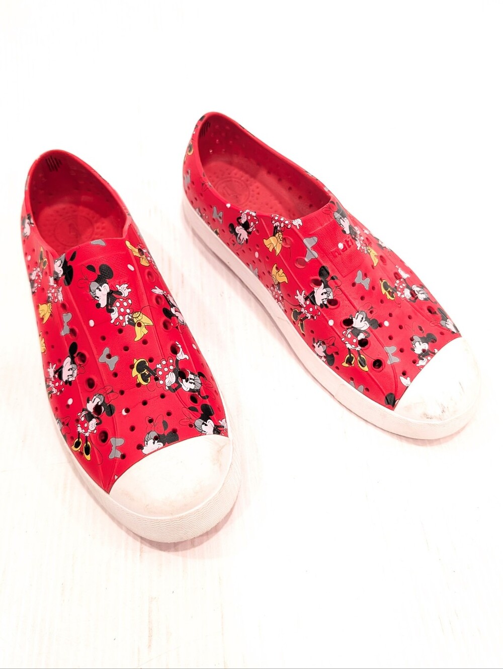 NATIVE X Jefferson Disney Red Mickey Mouse Pattern Slip-On Water Shoes Sandals